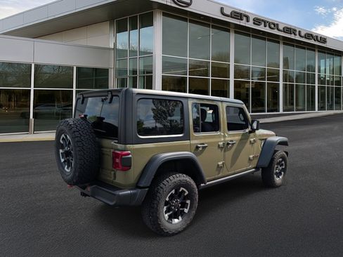Used 2025 Jeep Wrangler Unlimited Rubicon AWD/4WD image 3