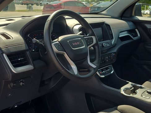 Used 2024 GMC Terrain SLE w/ Driver Convenience Package FWD image 10
