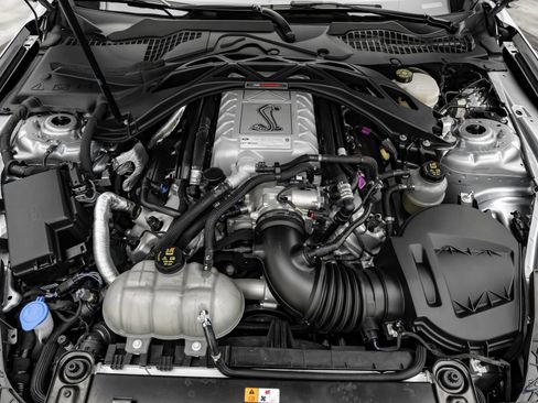 Used 2022 Ford Mustang Shelby GT500 w/ Carbon Fiber Track Pack RWD image 4