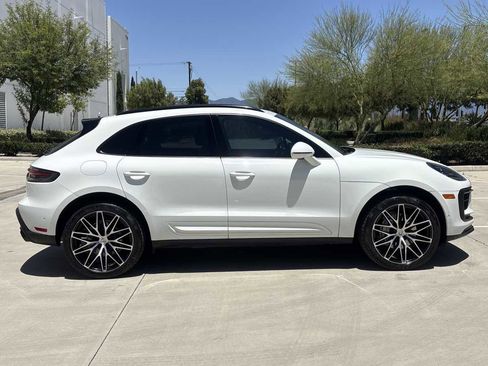 Used 2022 Porsche Macan AWD/4WD image 2