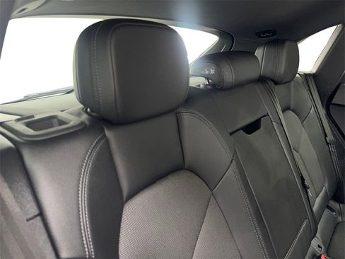 Used 2022 Porsche Macan image 39