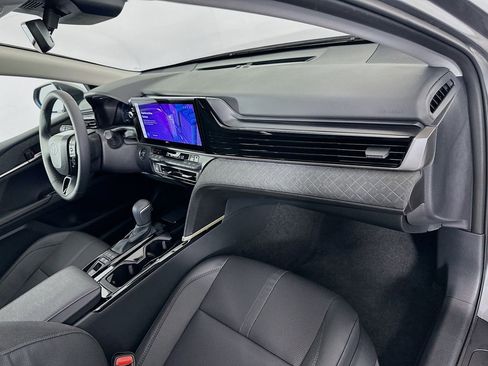 Used 2025 Toyota Camry XLE image 29