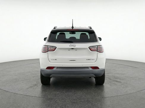 Used 2025 Jeep Compass Trailhawk AWD/4WD image 7