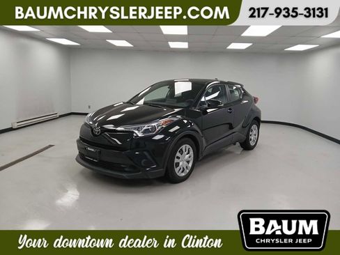 Used 2019 Toyota C-HR LE image 1