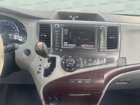 Used 2011 Toyota Sienna XLE image 24