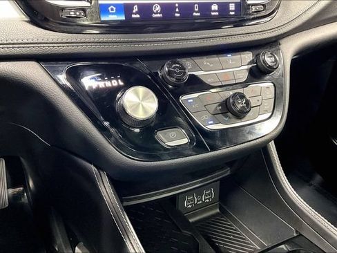Used 2025 Chrysler Pacifica Limited FWD image 16