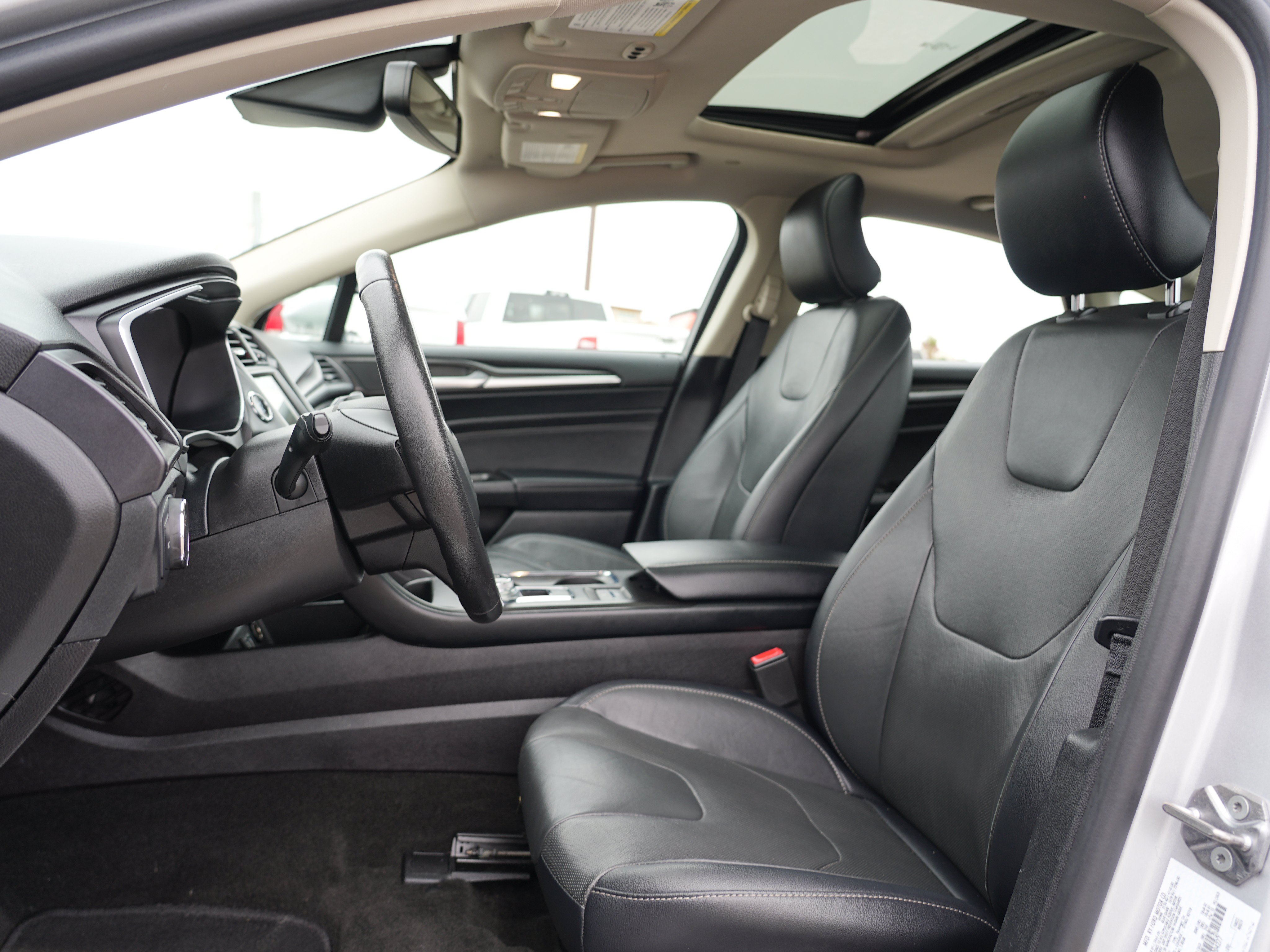 Used 2019 Ford Fusion Titanium FWD image 12