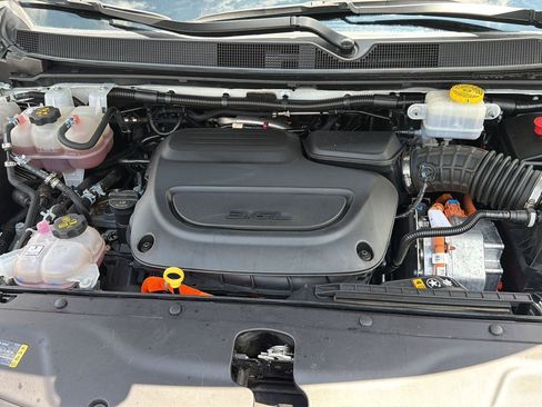 Used 2024 Chrysler Pacifica Limited FWD image 34
