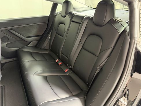 Used 2022 Tesla Model 3 Long Range AWD/4WD image 17