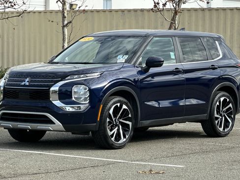 Used 2024 Mitsubishi Outlander SE image 8