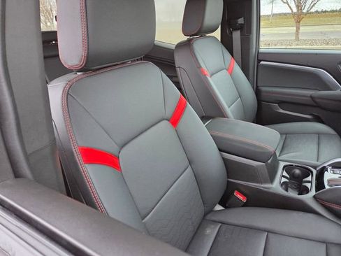 Used 2024 Chevrolet Colorado Z71 w/ Z71 Convenience Package 2 AWD/4WD image 40