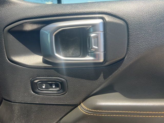 Used 2025 Jeep Wrangler Unlimited Sahara AWD/4WD image 32