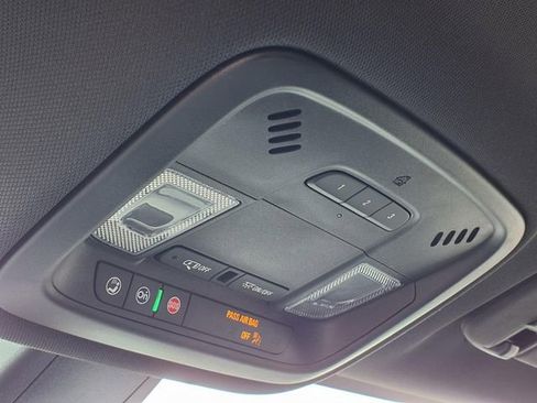 Certified 2023 Chevrolet Traverse LT FWD image 16