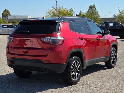 Used 2025 Jeep Compass Trailhawk AWD/4WD image 5