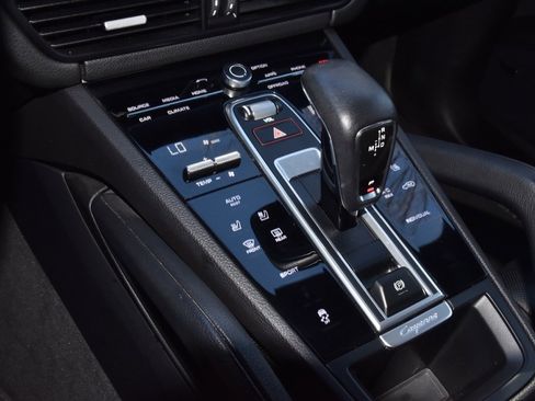 Used 2023 Porsche Cayenne Platinum Edition image 29