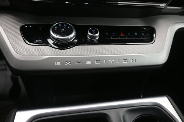 Certified 2025 Ford Expedition Active AWD/4WD image 17
