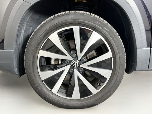 Used 2022 Volkswagen Taos SE w/ Driver Assistance Package image 11