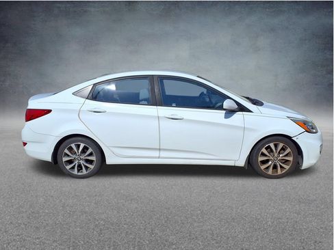 Used 2016 Hyundai Accent SE w/ Option Group 03 FWD image 6