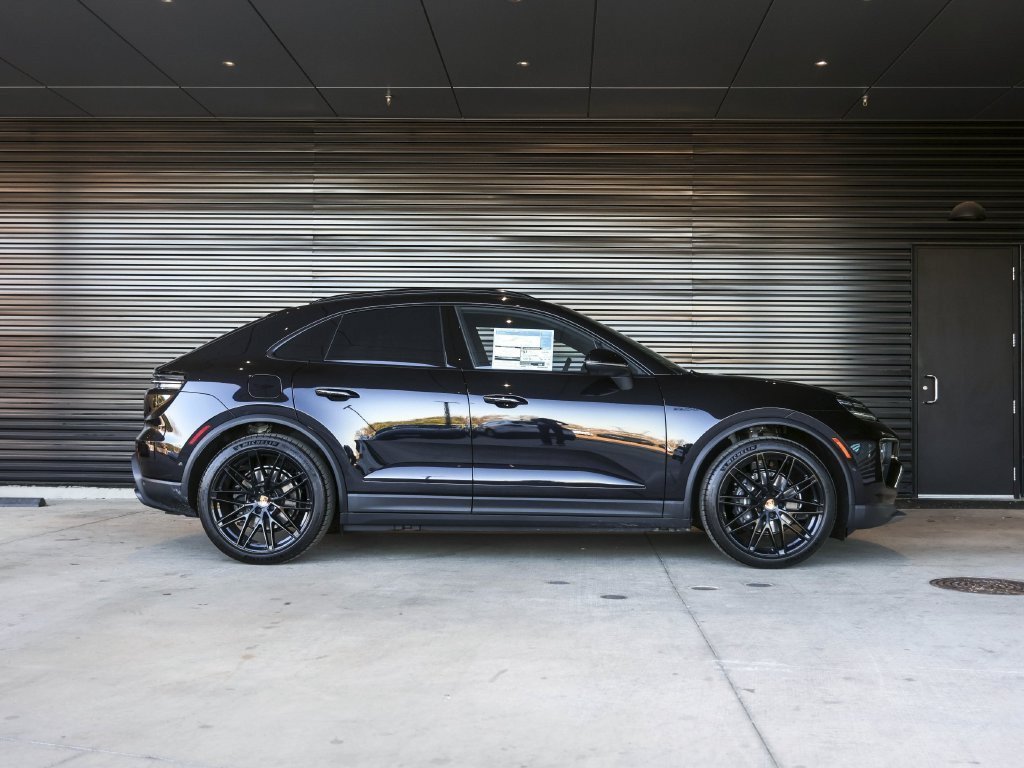 Certified 2026 Porsche Macan Electric RWD image 8