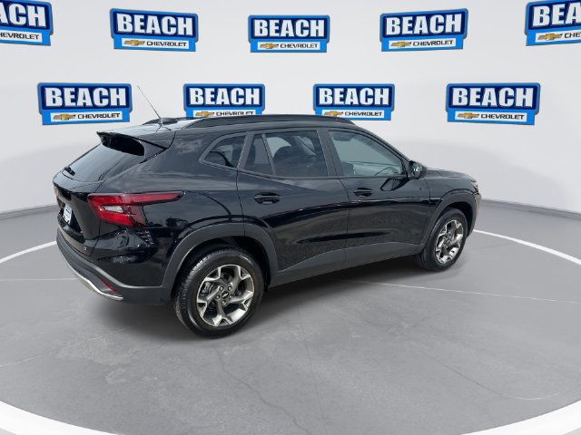Used 2026 Chevrolet Trax LT FWD image 8