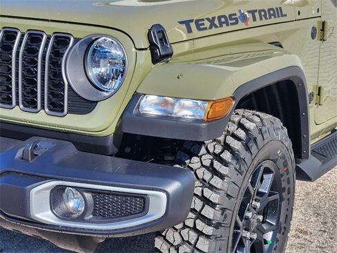 New 2025 Jeep Gladiator Sport image 6