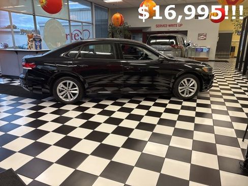 Certified 2020 Volkswagen Passat 2.0T S image 3