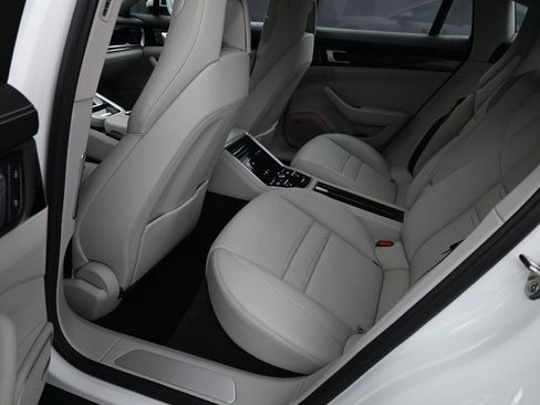 Used 2022 Porsche Panamera image 22