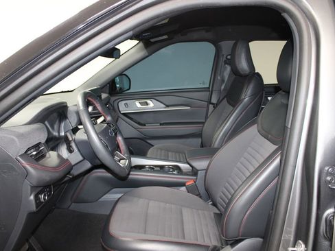 Used 2025 Ford Explorer ST-Line w/ ST-Line Street Pack AWD/4WD image 21