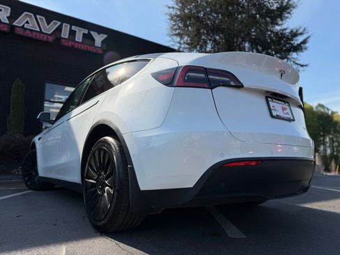Used 2021 Tesla Model Y Long Range image 20