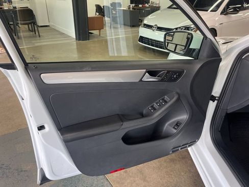 Used 2017 Volkswagen Jetta SE FWD image 31
