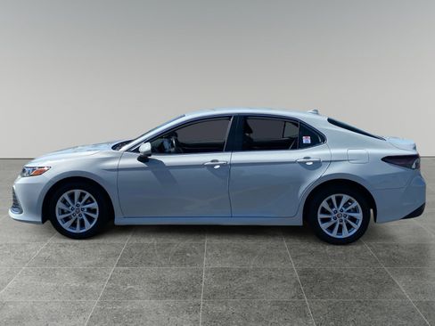 Used 2022 Toyota Camry LE w/ Carpet Mat Package (TMS) FWD image 2