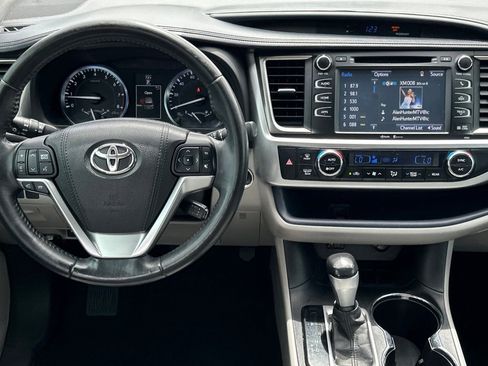 Used 2015 Toyota Highlander XLE FWD image 13