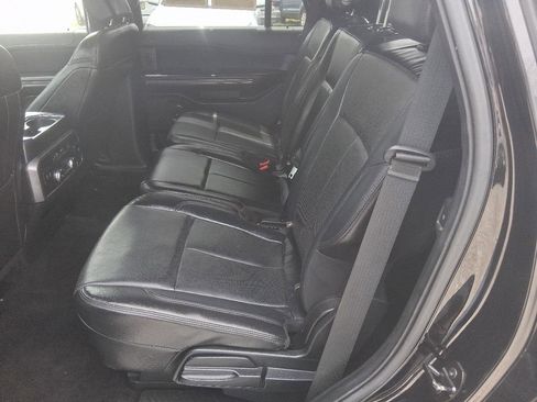 Used 2018 Ford Expedition XLT w/ Equipment Group 202A AWD/4WD image 12