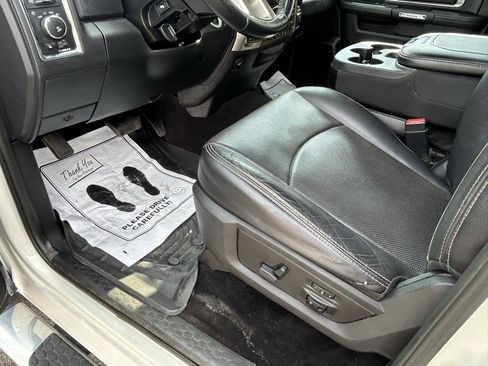 Used 2017 RAM 1500 Laramie AWD/4WD image 10