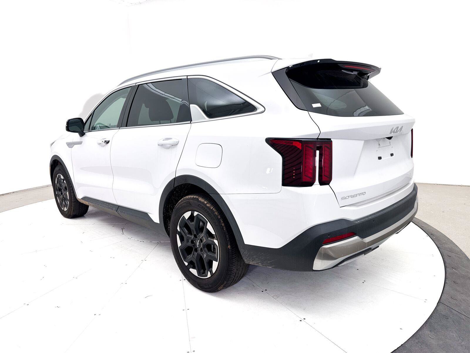 Used 2024 Kia Sorento S w/ Panoramic Sunroof Package FWD image 16