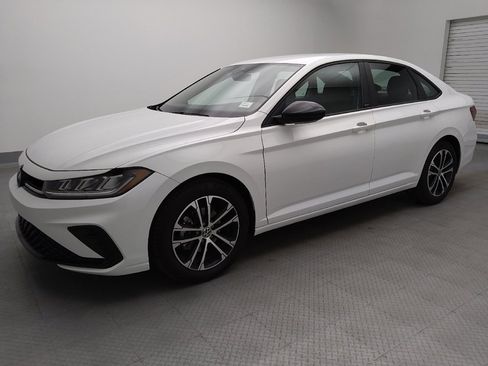 Used 2025 Volkswagen Jetta Sport FWD image 2