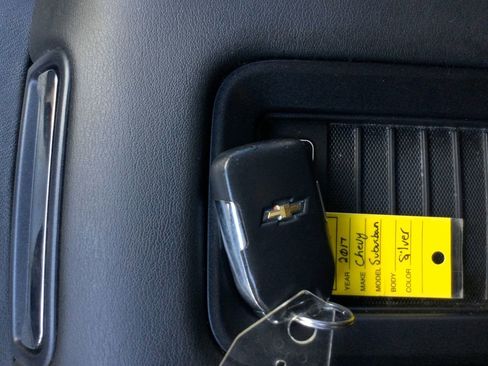 Used 2017 Chevrolet Suburban LT image 32