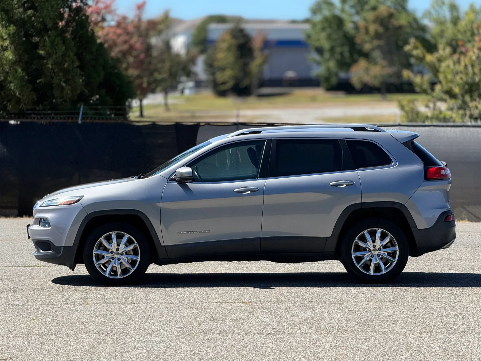 Used 2015 Jeep Cherokee Limited AWD/4WD image 8