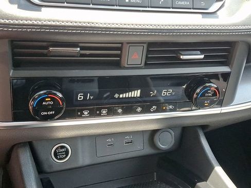 Used 2023 Nissan Rogue SV FWD image 16