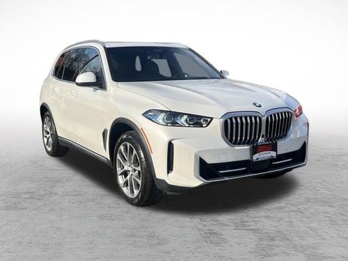Used 2024 BMW X5 xDrive40i w/ Premium Package image 3