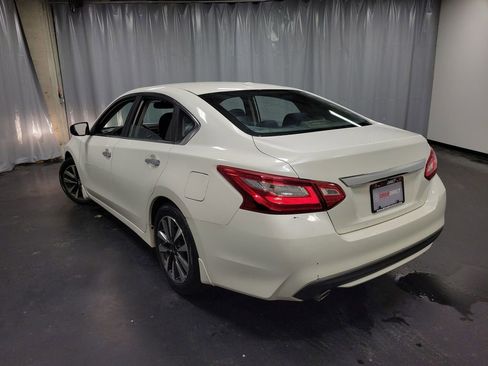 Used 2017 Nissan Altima 2.5 SV w/ Convenience Package FWD image 7
