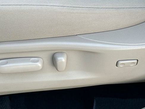 Used 2013 Toyota Venza LE image 34