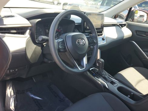 Used 2023 Toyota Corolla Cross LE image 9