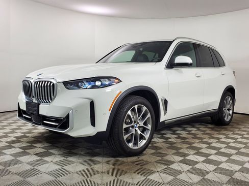 Used 2025 BMW X5 xDrive40i w/ Parking Assistance Package AWD/4WD image 4
