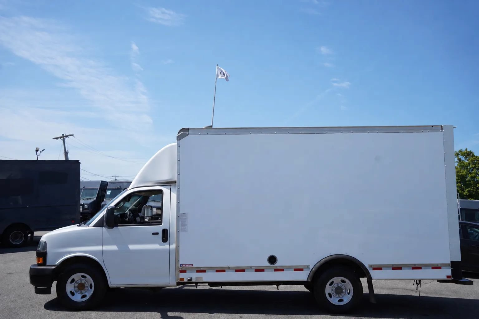 Used 2023 Chevrolet Express 3500 w/ Power Convenience Package RWD image 7