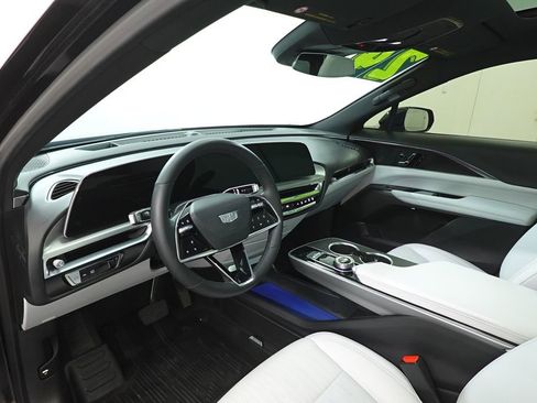 Used 2024 Cadillac Lyriq Sport image 13