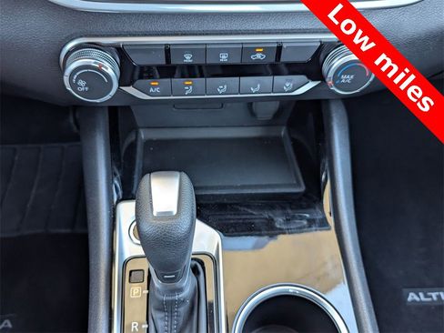 Used 2024 Nissan Altima 2.5 SV image 26