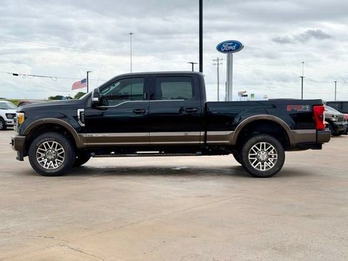 Used 2017 Ford F250 King Ranch w/ FX4 Off-Road Package AWD/4WD image 4