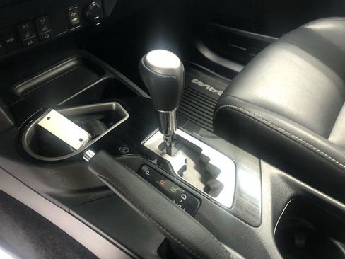 Used 2018 Toyota RAV4 Limited image 26