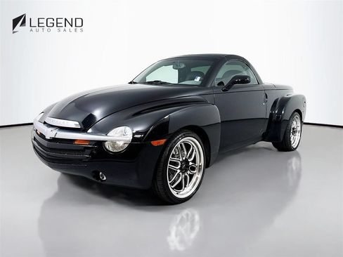 Used 2004 Chevrolet SSR w/ Preferred Equipment Group RWD image 1